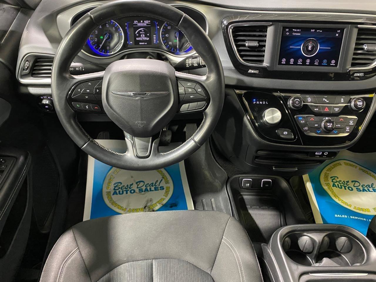 Used 2018 Chrysler Pacifica Touring Plus w/ S Appearance Package FWD image 9
