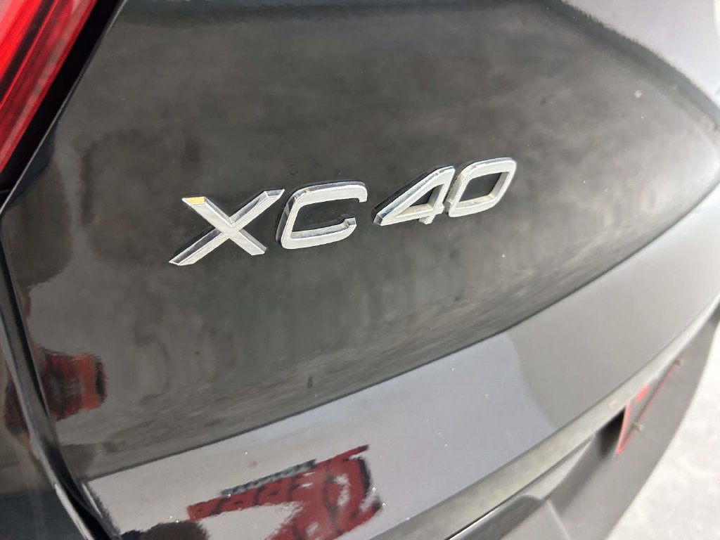 Used 2019 Volvo XC40 T5 Momentum AWD/4WD image 10