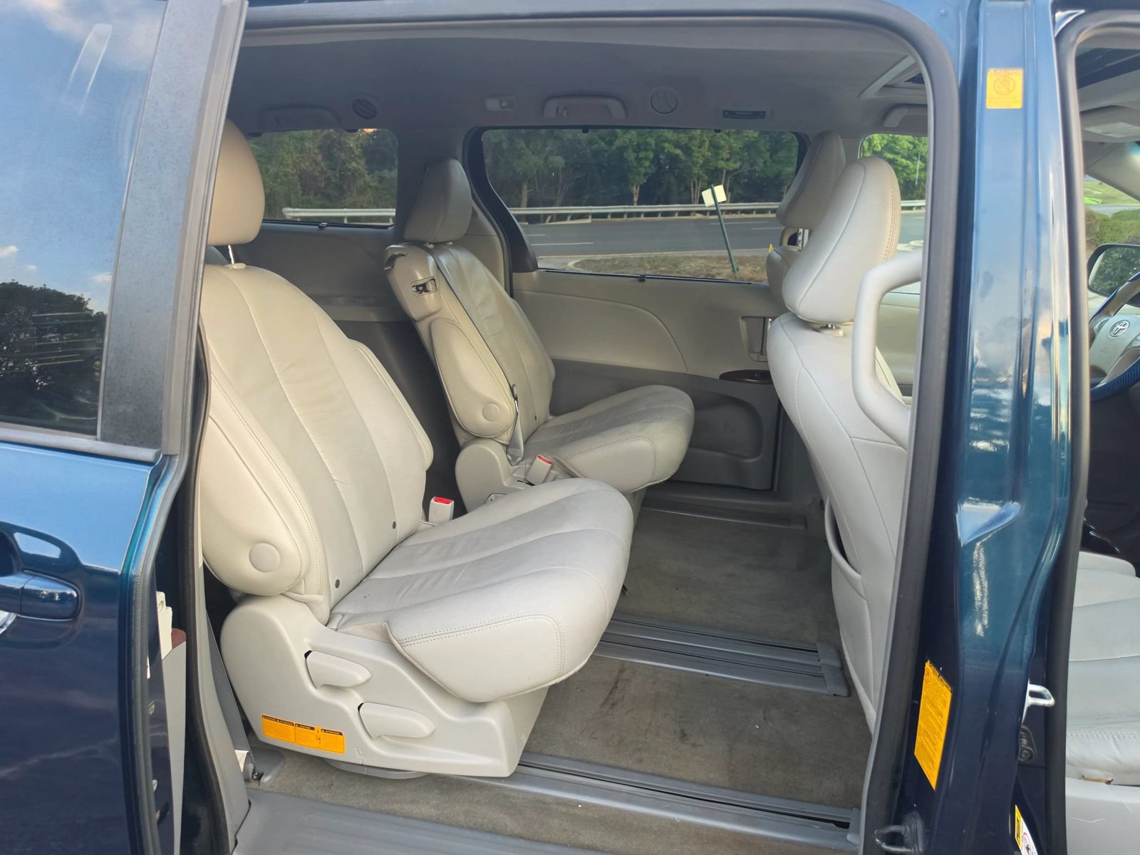 Used 2012 Toyota Sienna XLE FWD image 14