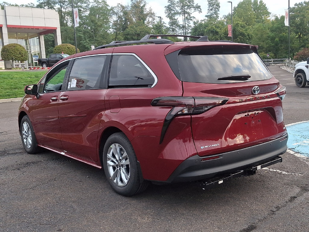 New 2026 Toyota Sienna XLE AWD/4WD image 3