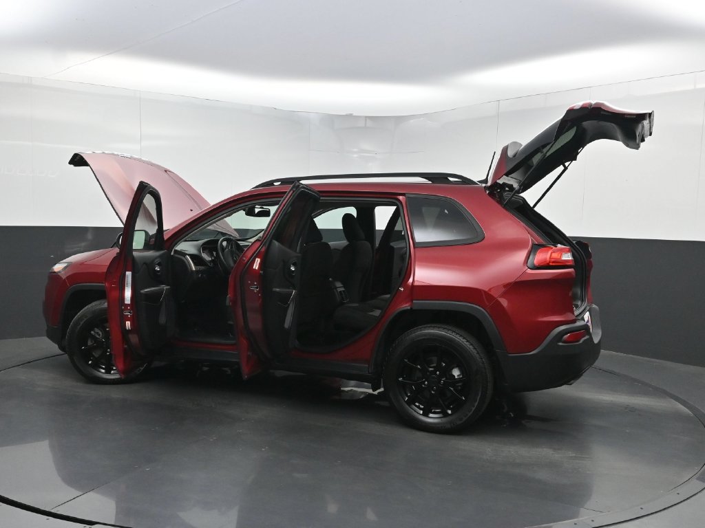 Used 2017 Jeep Cherokee Sport FWD image 33