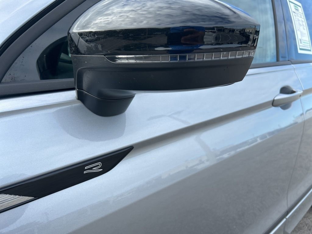 Used 2023 Volkswagen Tiguan SE R-Line image 22