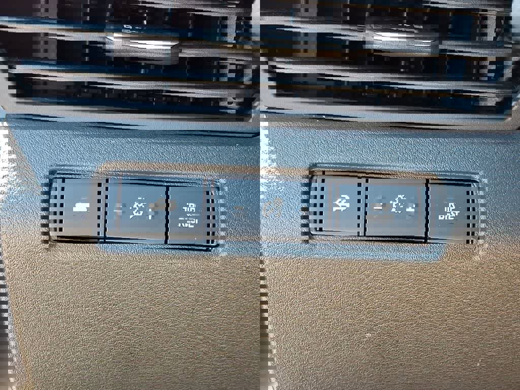 Used 2025 Nissan Altima 2.5 SV image 22