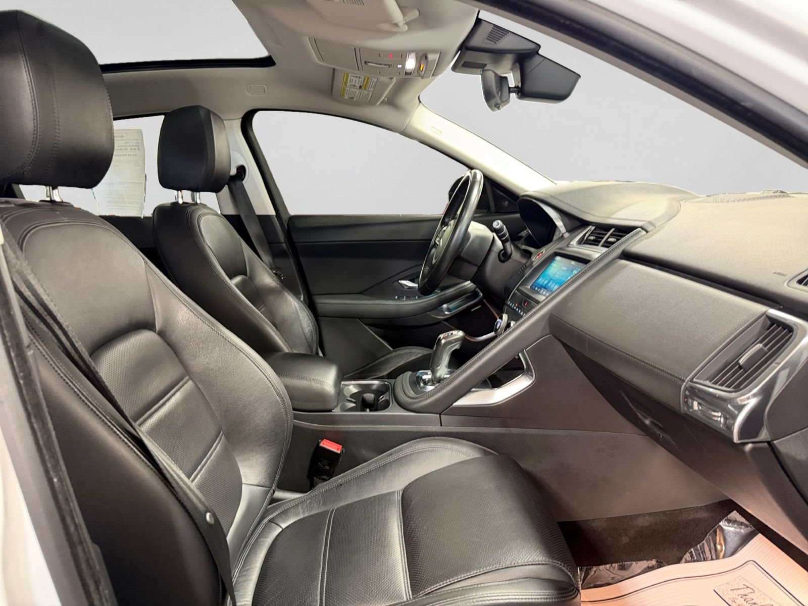 Used 2018 Jaguar E-PACE SE AWD/4WD image 24