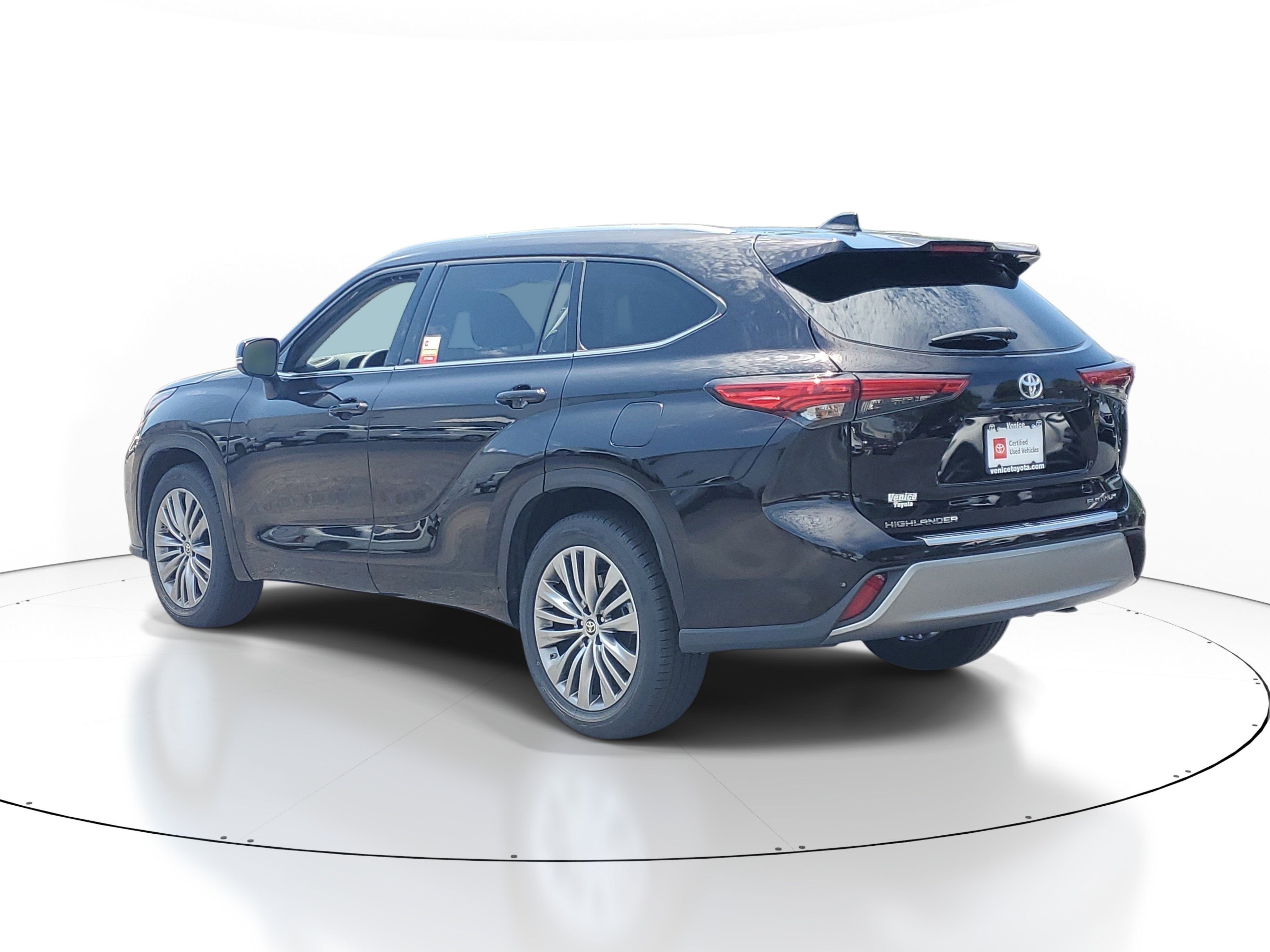 Certified 2021 Toyota Highlander Platinum FWD image 4