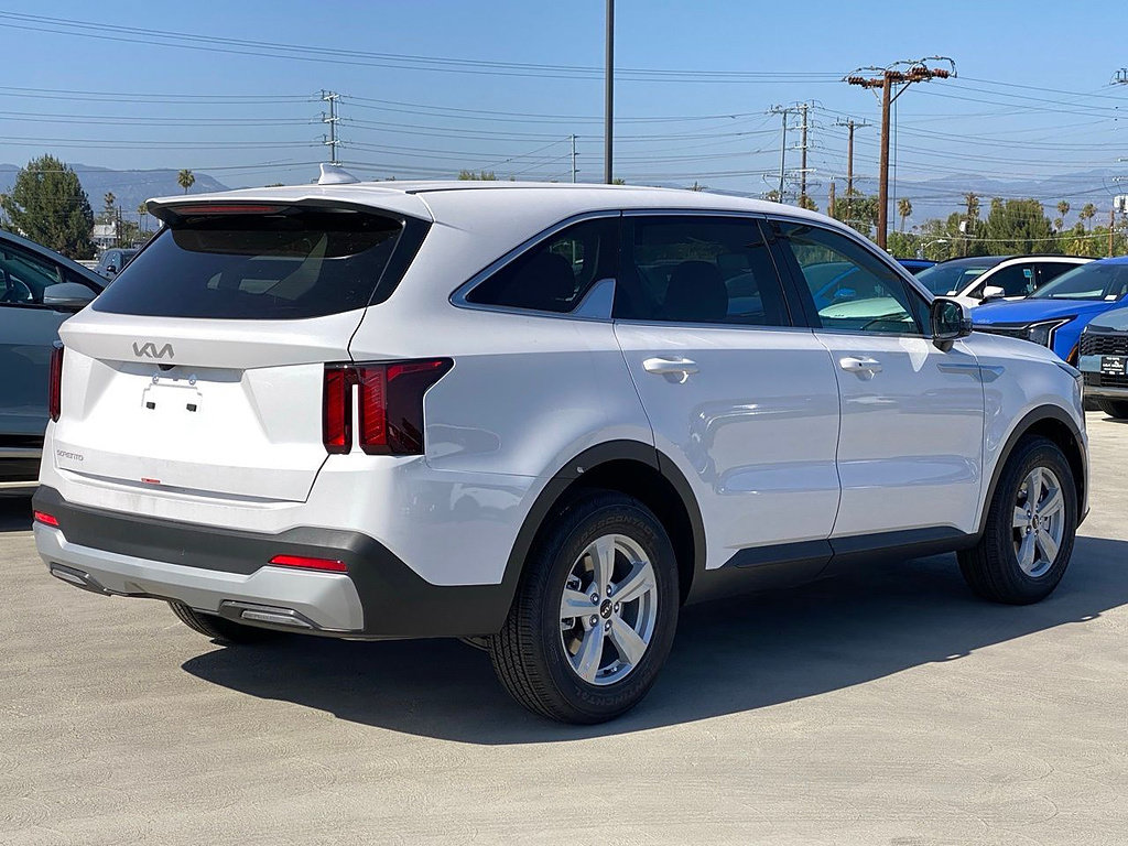 New 2026 Kia Sorento LX FWD image 3