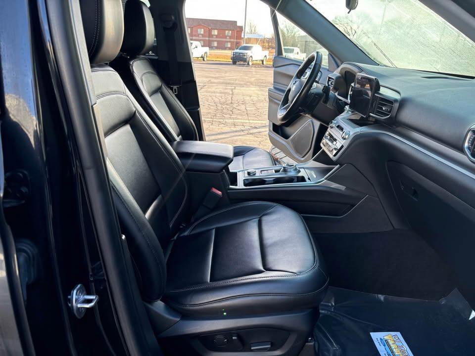 Used 2021 Ford Explorer XLT w/ Equipment Group 202A image 11