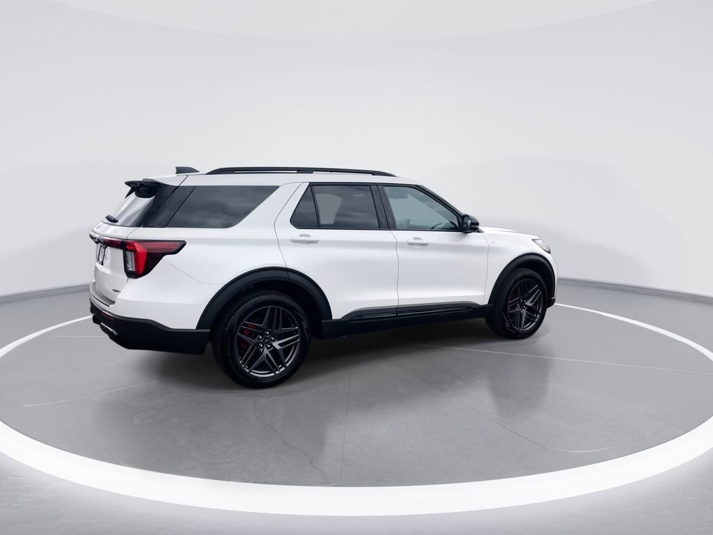 Used 2025 Ford Explorer ST-Line w/ ST-Line Street Pack AWD/4WD image 8