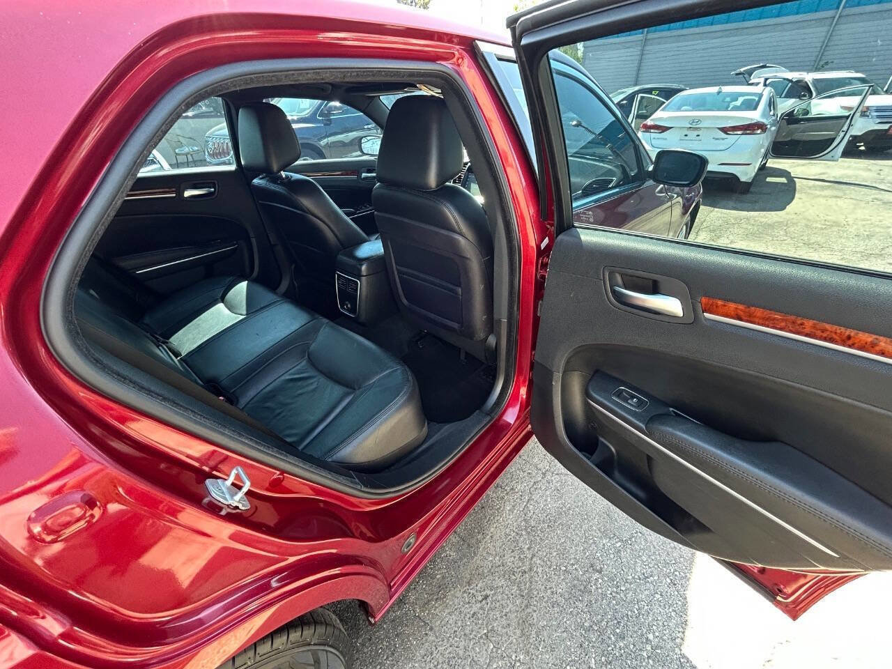 Used 2012 Chrysler 300 Limited RWD image 8