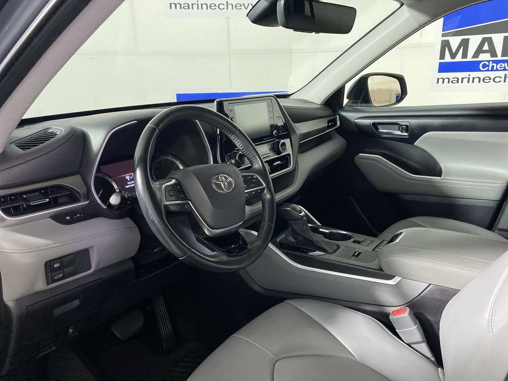 Used 2021 Toyota Highlander XLE FWD image 15