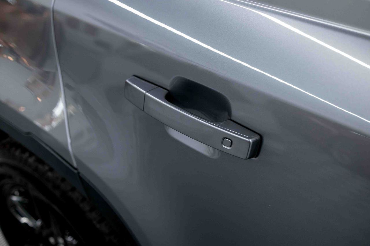 Used 2023 Land Rover Defender 130 SE image 22