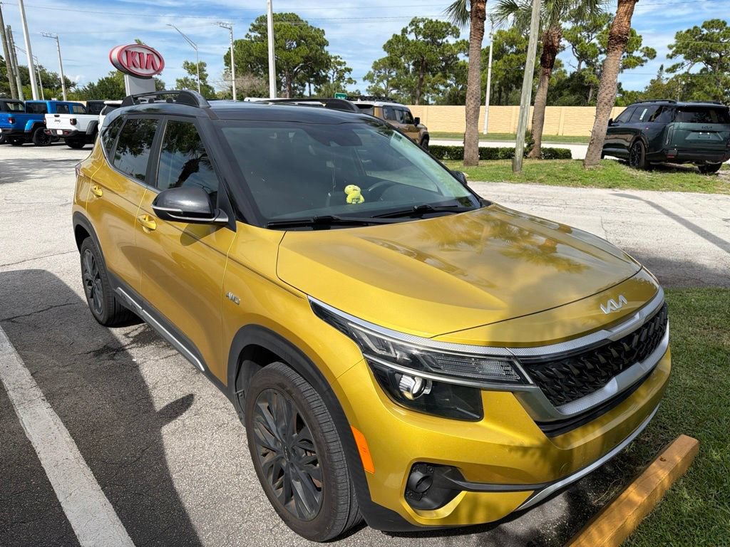 Certified 2022 Kia Seltos Nightfall Edition AWD/4WD image 14