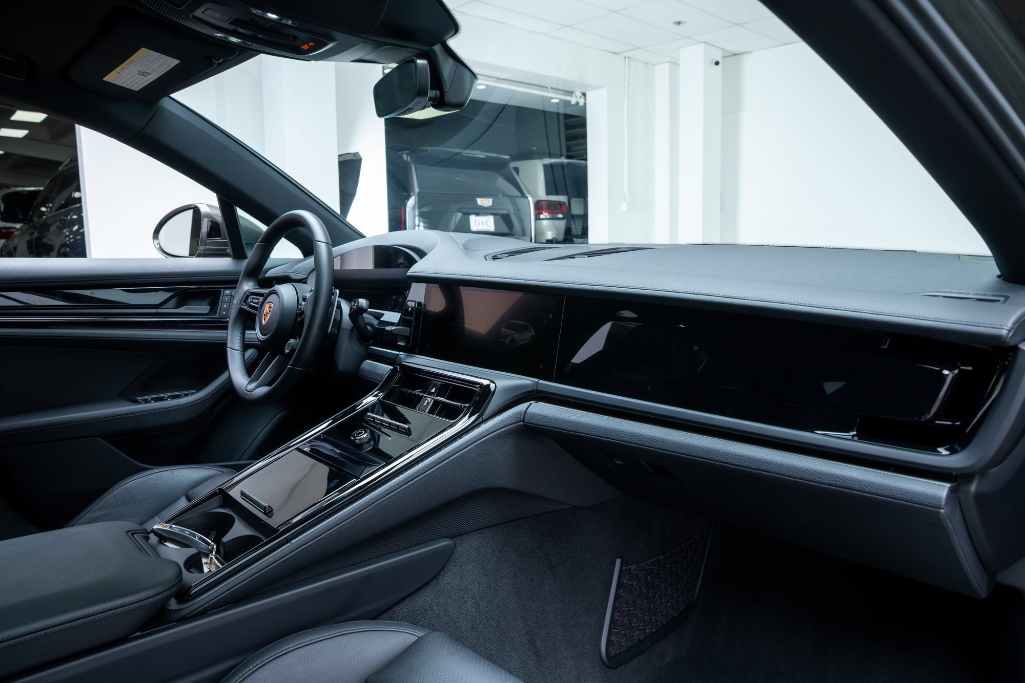 Used 2024 Porsche Panamera RWD image 31