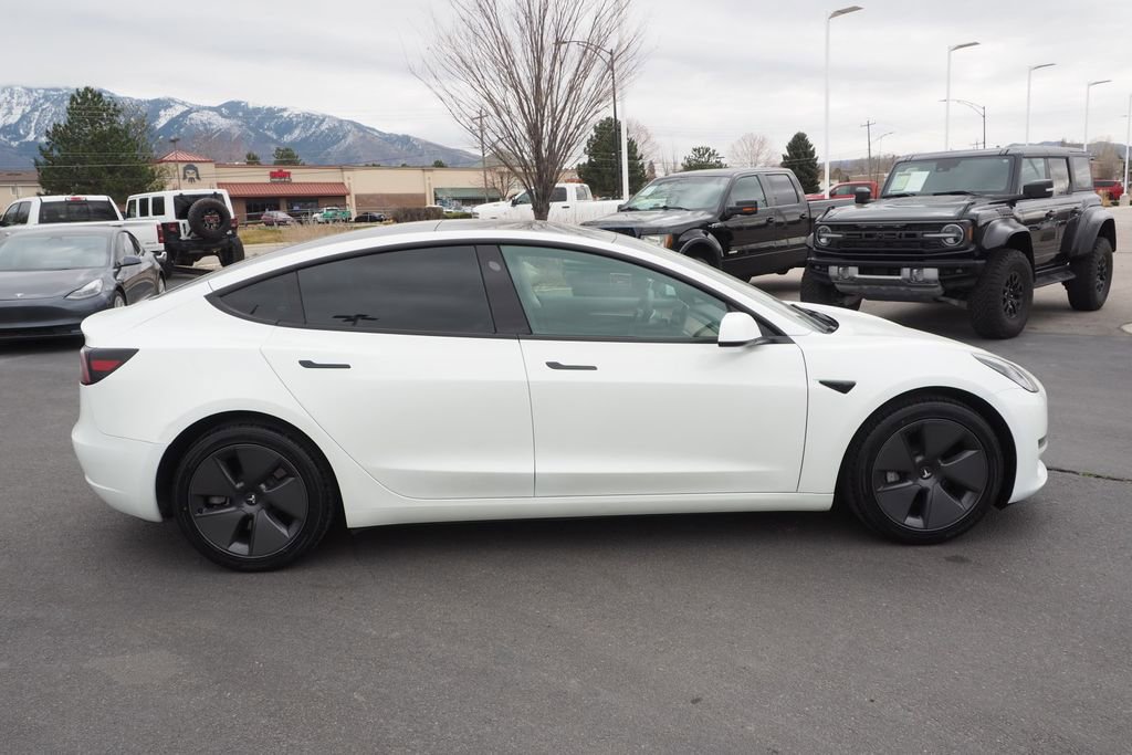 Used 2023 Tesla Model 3 Standard Range image 4