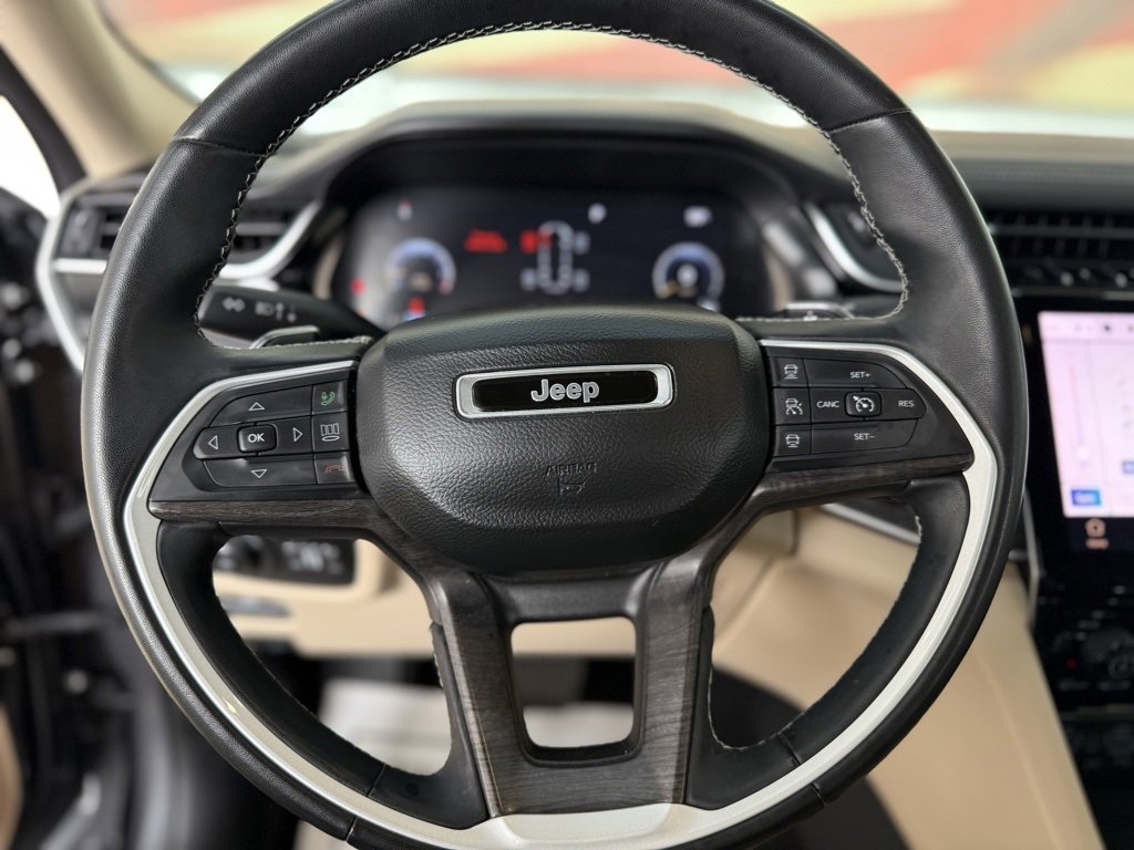 Used 2022 Jeep Grand Cherokee Limited w/ Luxury Tech Group II image 28