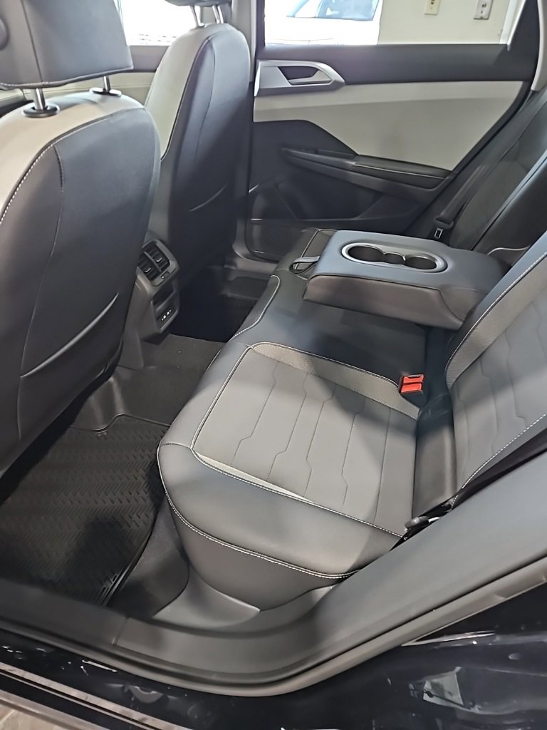 New 2026 Volkswagen Taos SE image 22