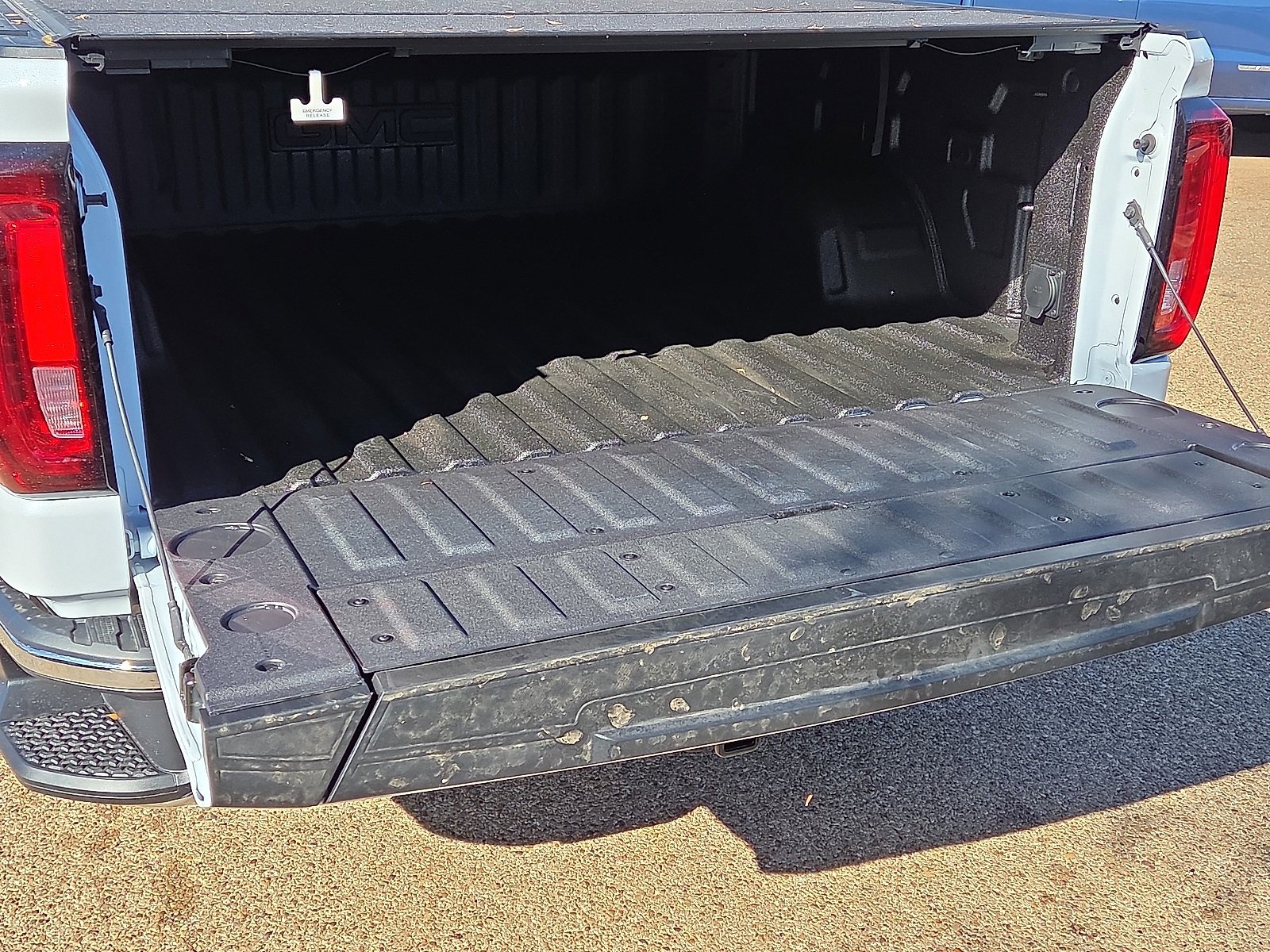 New 2026 GMC Sierra 1500 SLT image 8