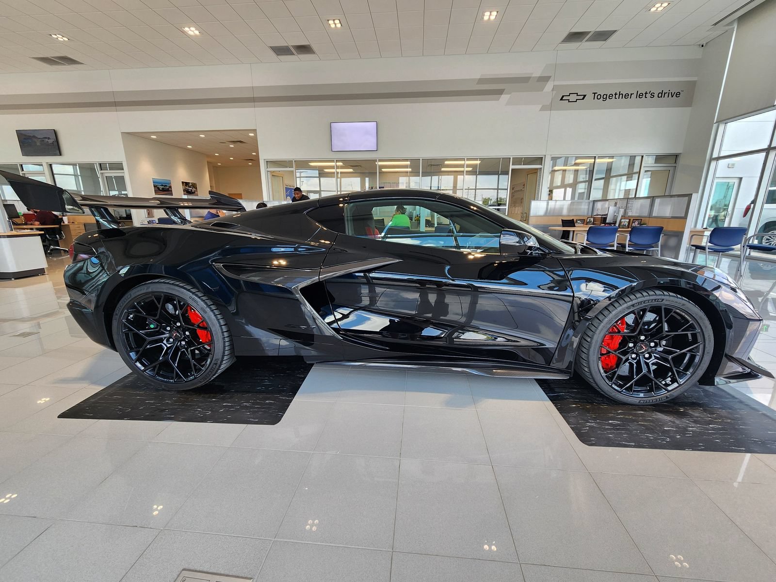 New 2027 Chevrolet Corvette ZR1 w/ ZR1 Carbon Fiber Aero Package RWD image 7