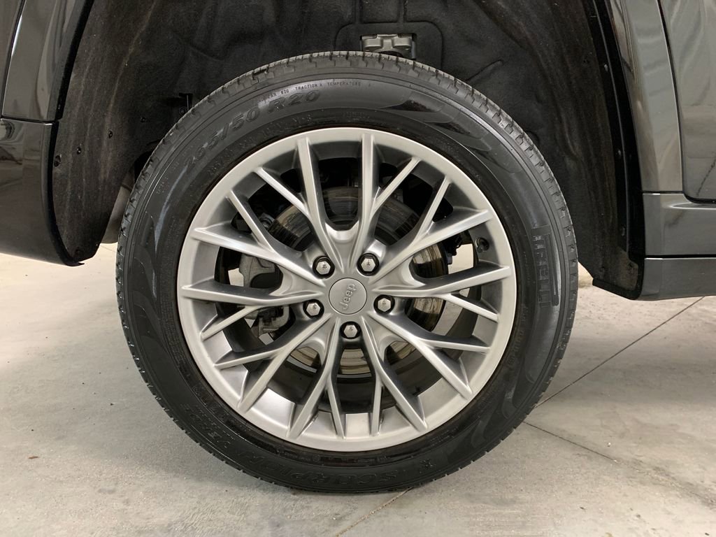 Used 2023 Jeep Grand Cherokee L Summit w/ Luxury Tech Group V image 9