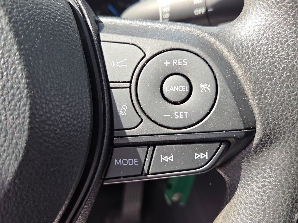 Used 2025 Toyota RAV4 LE AWD/4WD image 23