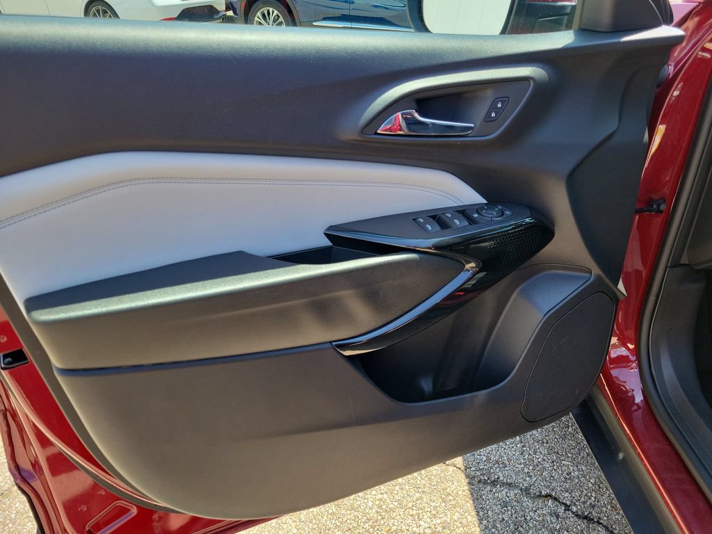 Used 2025 Chevrolet Trax LT FWD image 19
