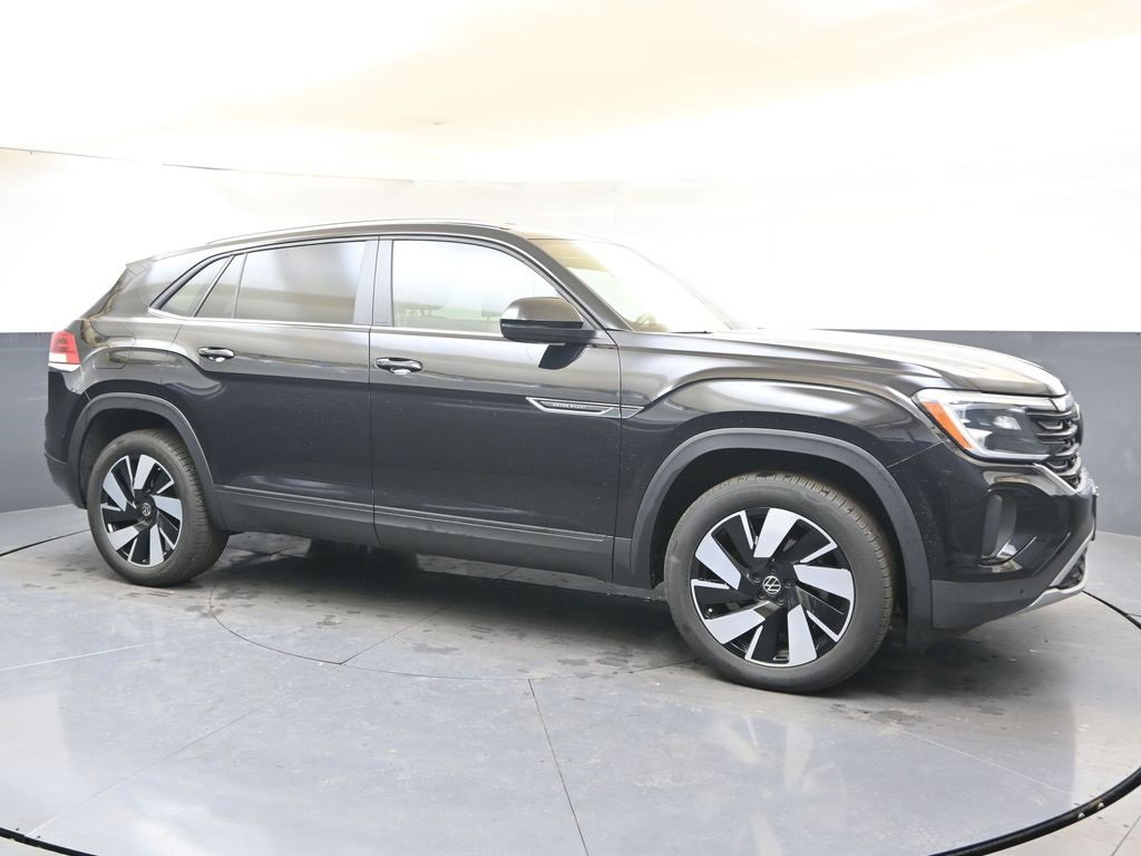 Used 2025 Volkswagen Atlas Cross Sport SE image 7