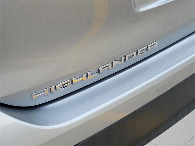 Used 2023 Toyota Highlander LE image 6