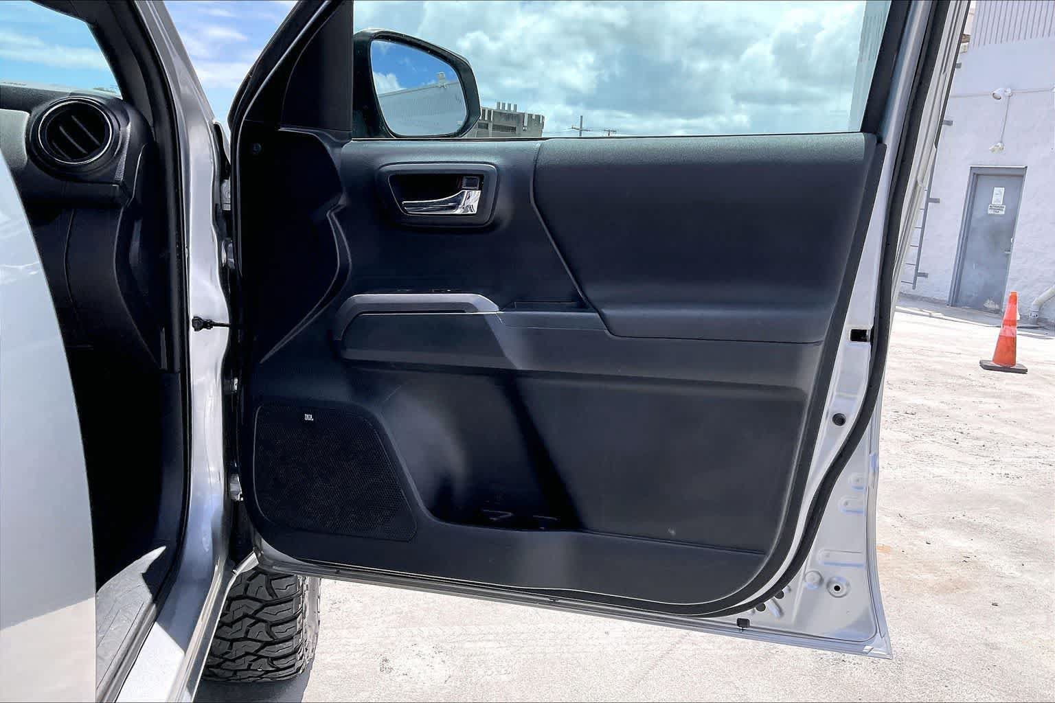 Used 2018 Toyota Tacoma 4x4 Double Cab image 28