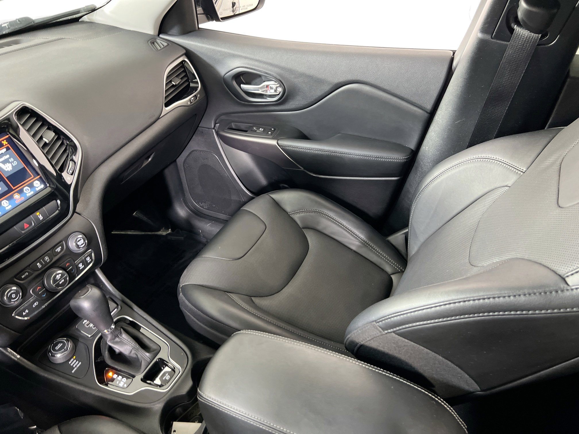 Used 2022 Jeep Cherokee Limited image 23