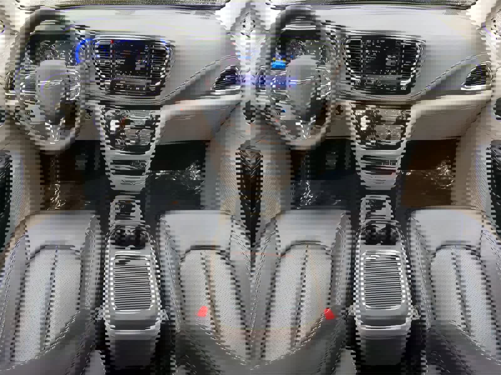 Used 2023 Chrysler Pacifica Touring-L image 15