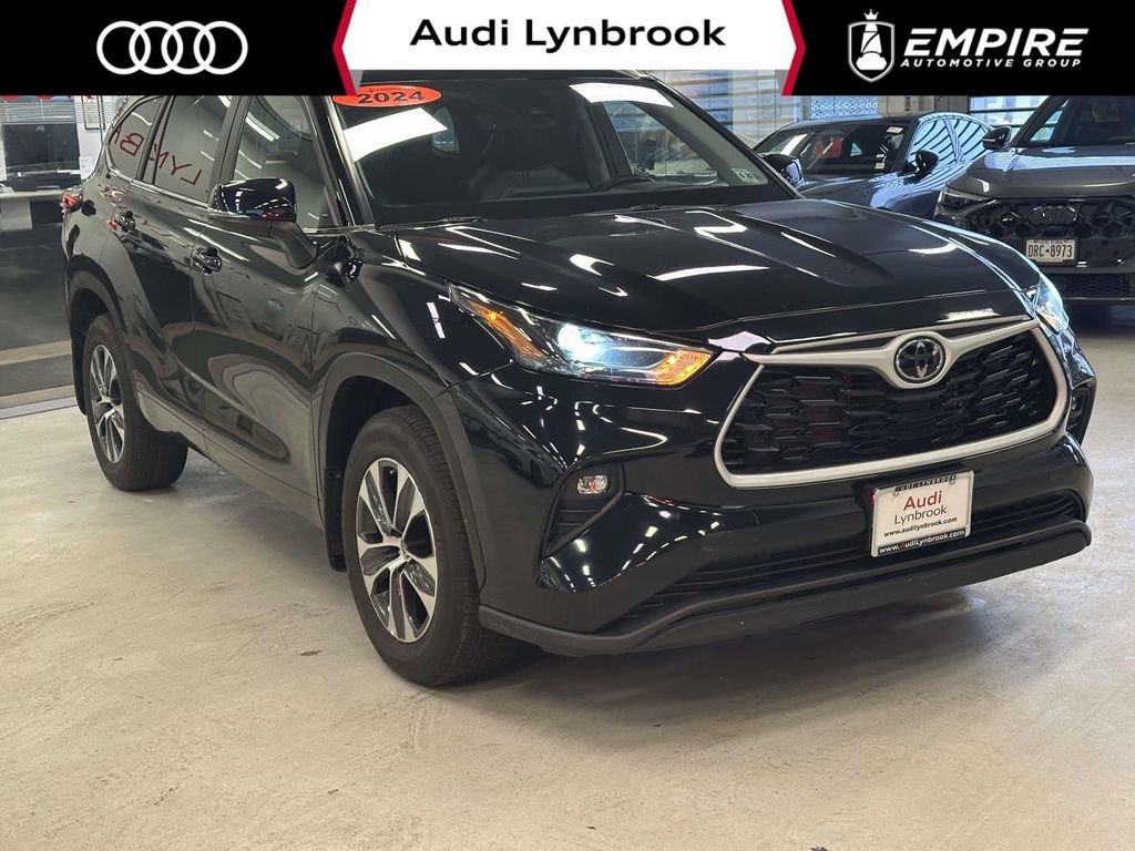 Used 2024 Toyota Highlander XLE