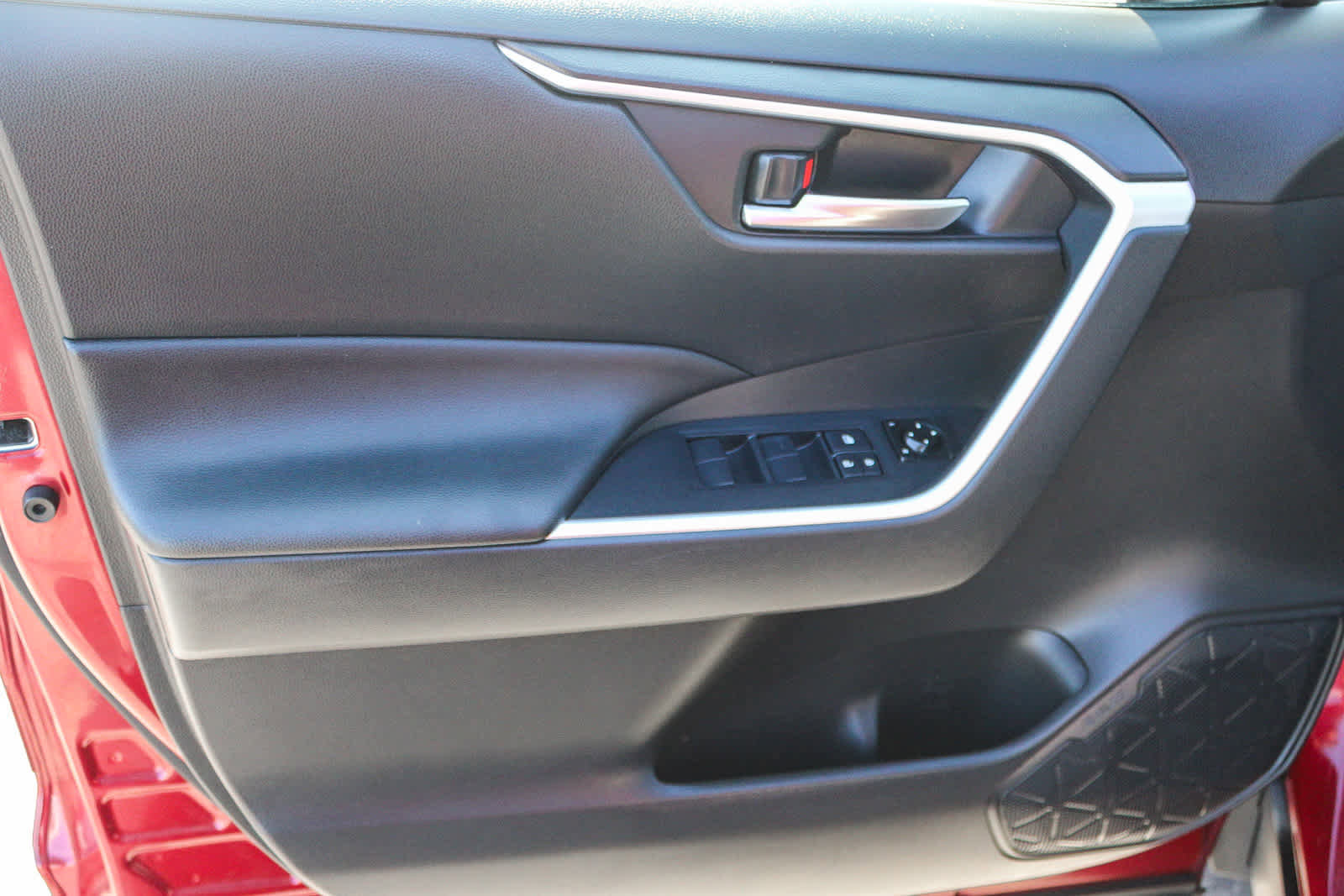 Used 2021 Toyota RAV4 XLE image 20