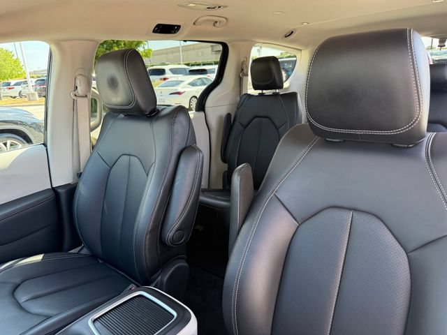 Used 2024 Chrysler Pacifica Touring-L FWD image 15
