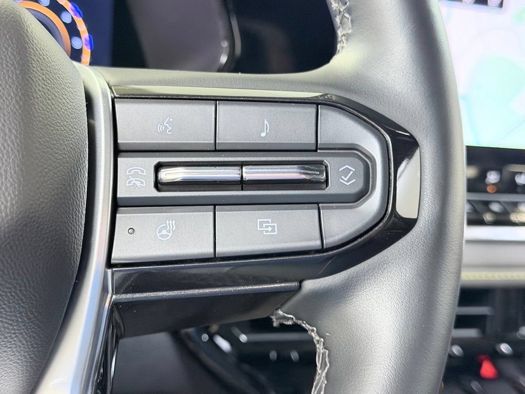 Used 2025 Chevrolet Colorado ZR2 w/ Technology Package AWD/4WD image 47