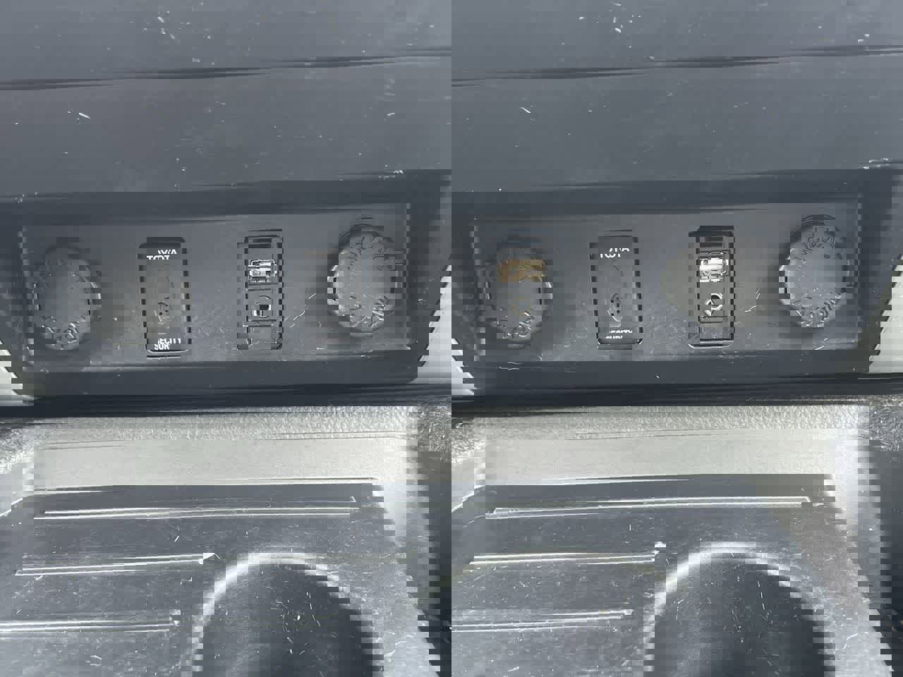 Used 2017 Toyota Tundra Limited w/ Limited Premium Package image 25