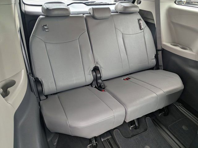 Used 2024 Toyota Sienna XLE FWD image 15