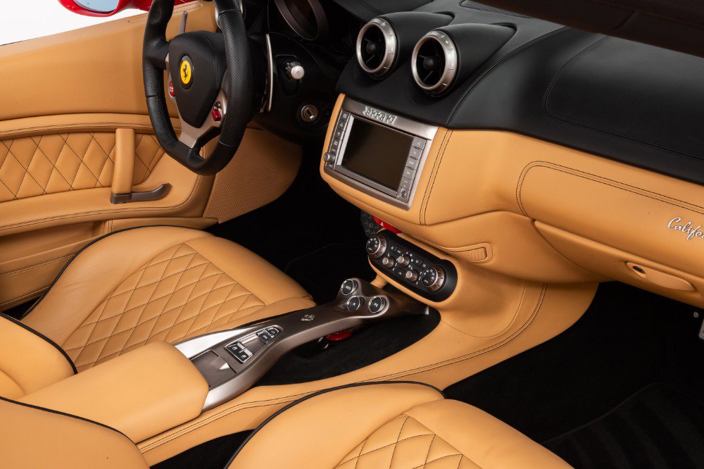 Used 2011 Ferrari California image 76