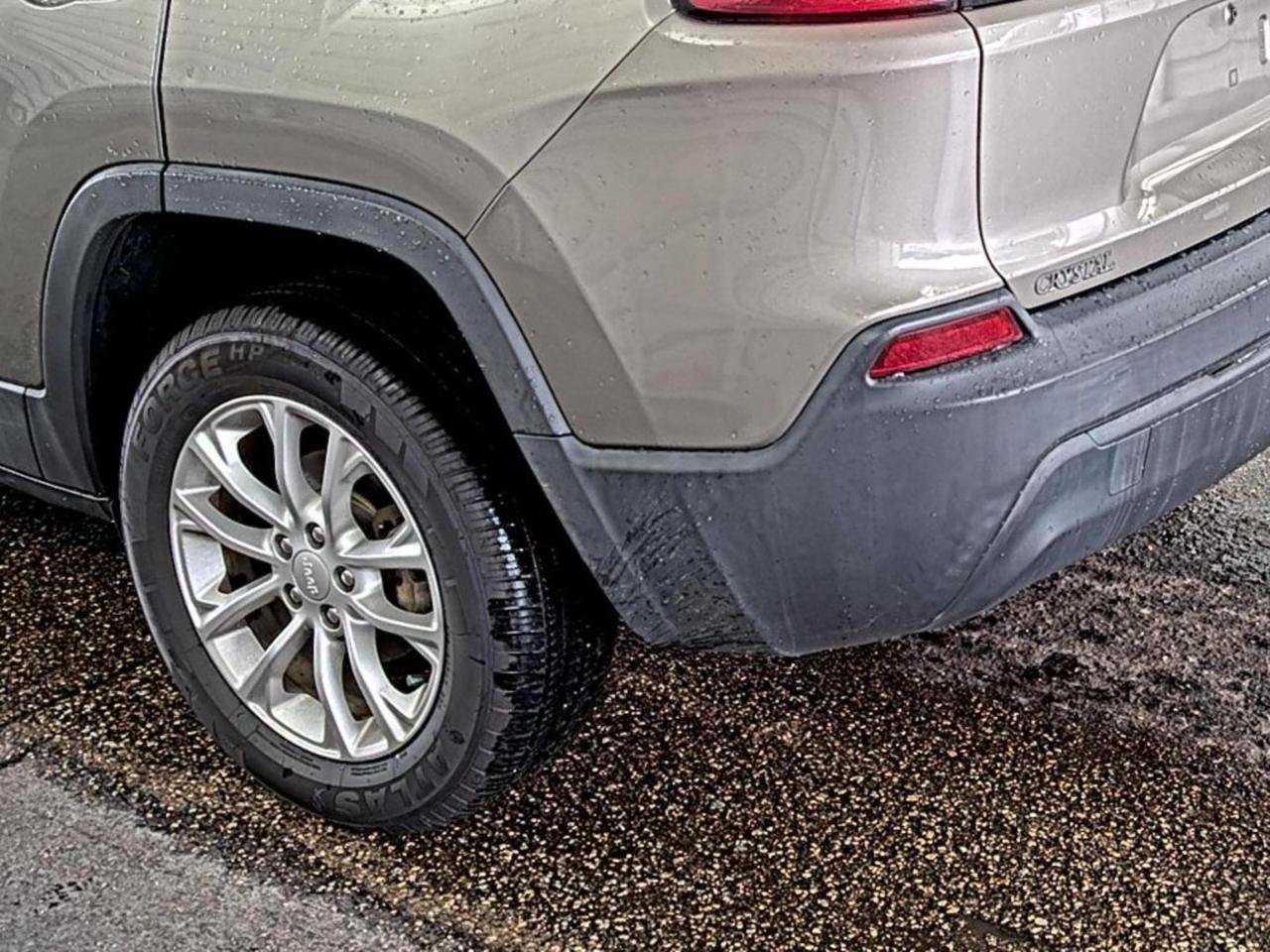 Used 2019 Jeep Cherokee Latitude w/ Popular Appearance Group FWD image 22