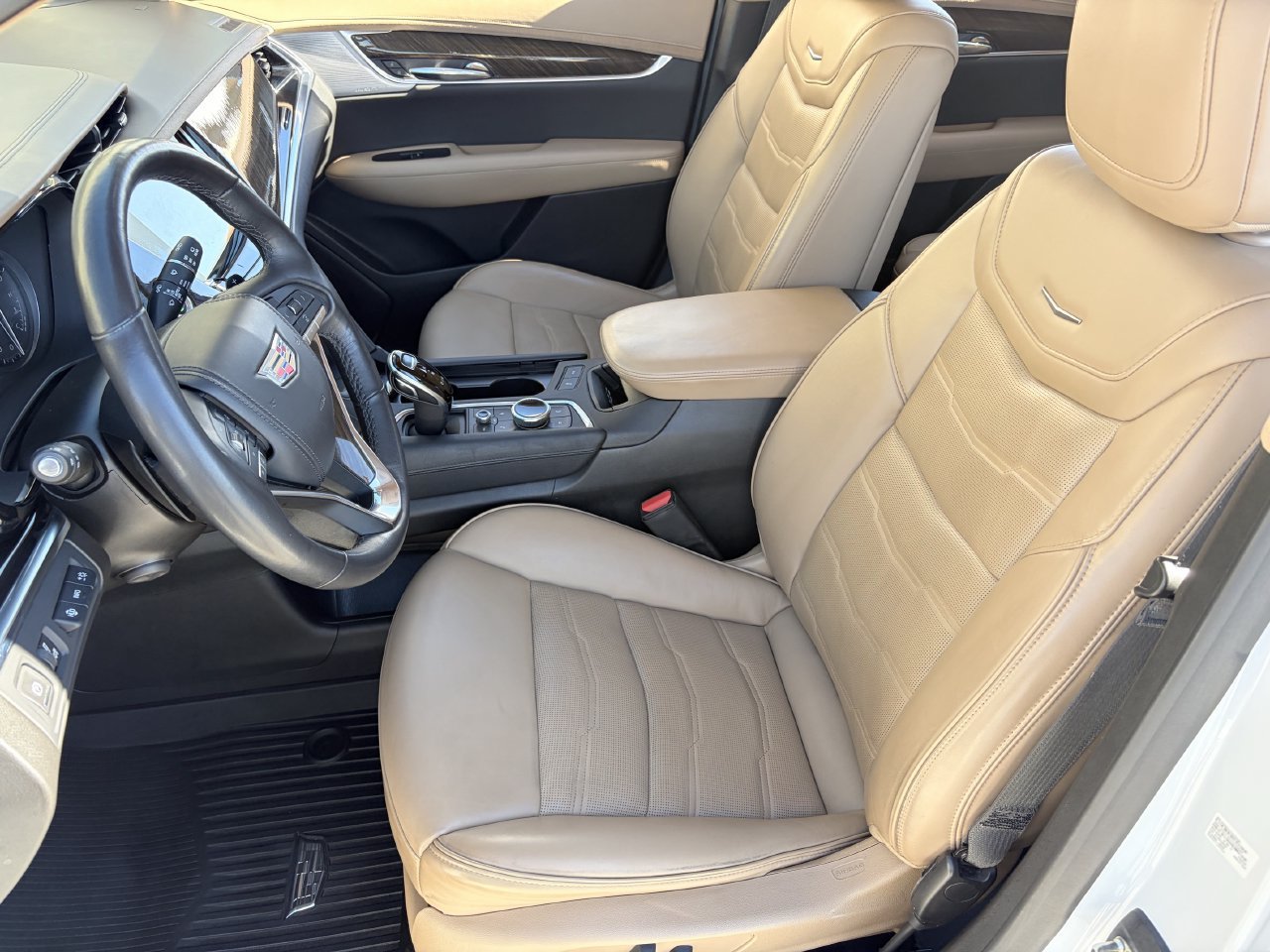 Used 2021 Cadillac XT6 Premium Luxury w/ Platinum Package AWD/4WD image 19
