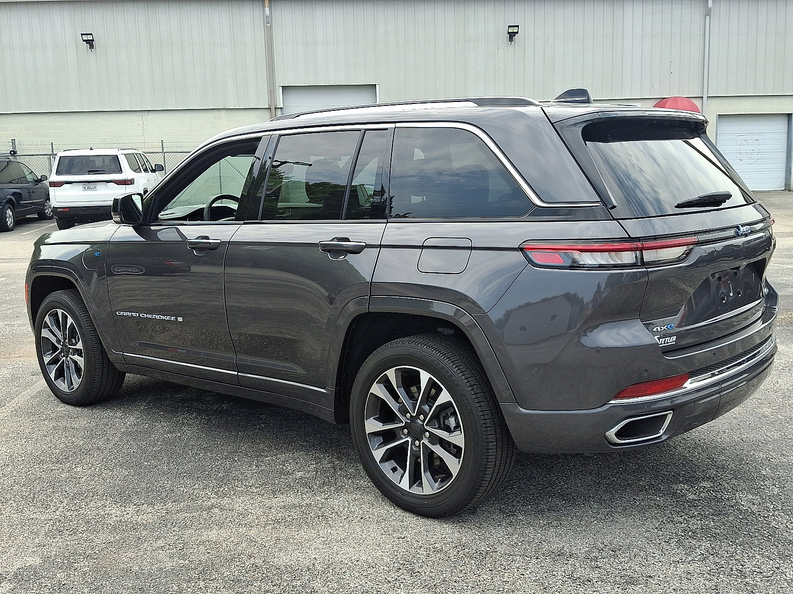 Used 2024 Jeep Grand Cherokee Overland w/ Trailer Tow Package image 8