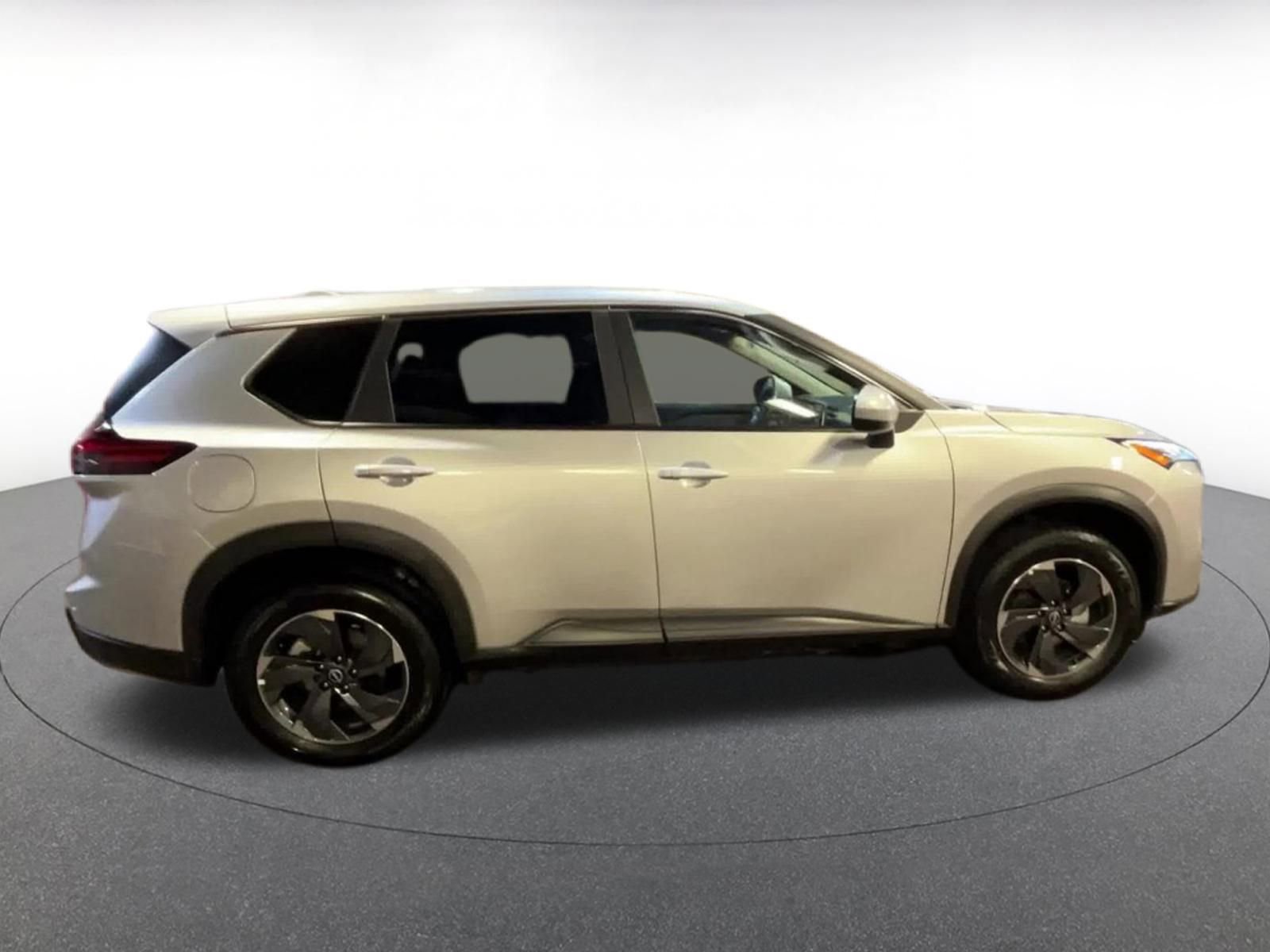 Used 2025 Nissan Rogue SV image 16