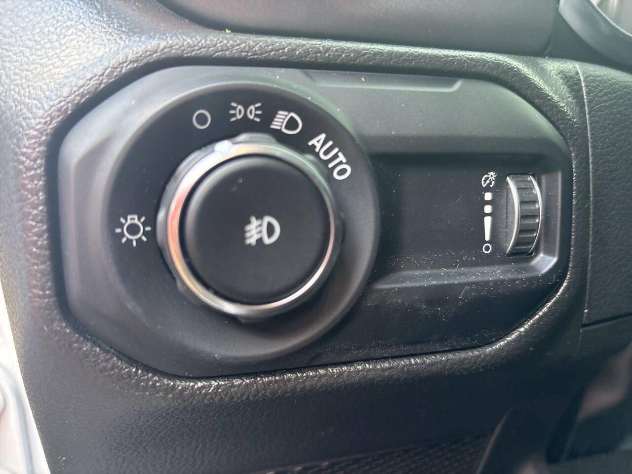 Used 2023 Jeep Wrangler Sport AWD/4WD image 31