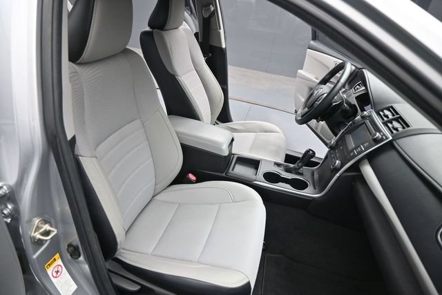 Used 2017 Toyota Camry SE FWD image 16