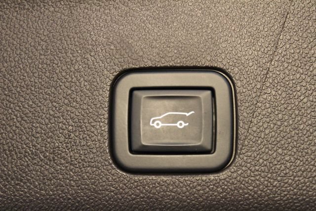 Used 2022 Chevrolet Tahoe LT w/ Luxury Package AWD/4WD image 20