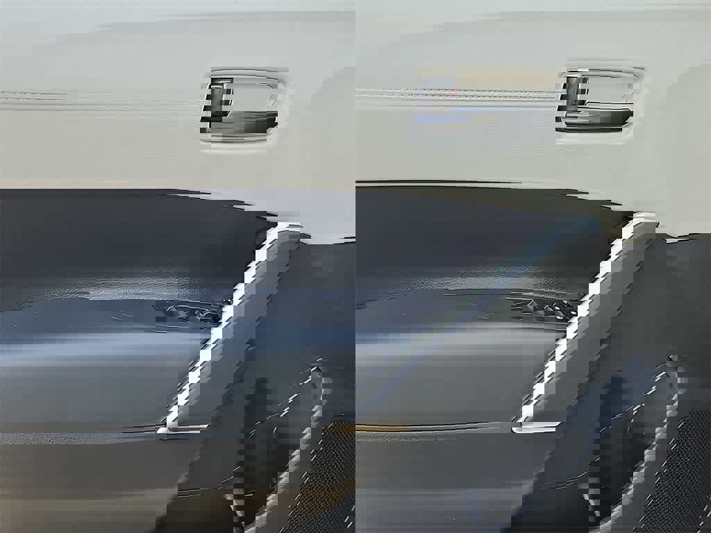 Used 2022 Toyota Corolla Cross LE image 11