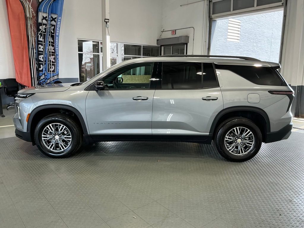 Used 2024 Chevrolet Traverse LT image 31