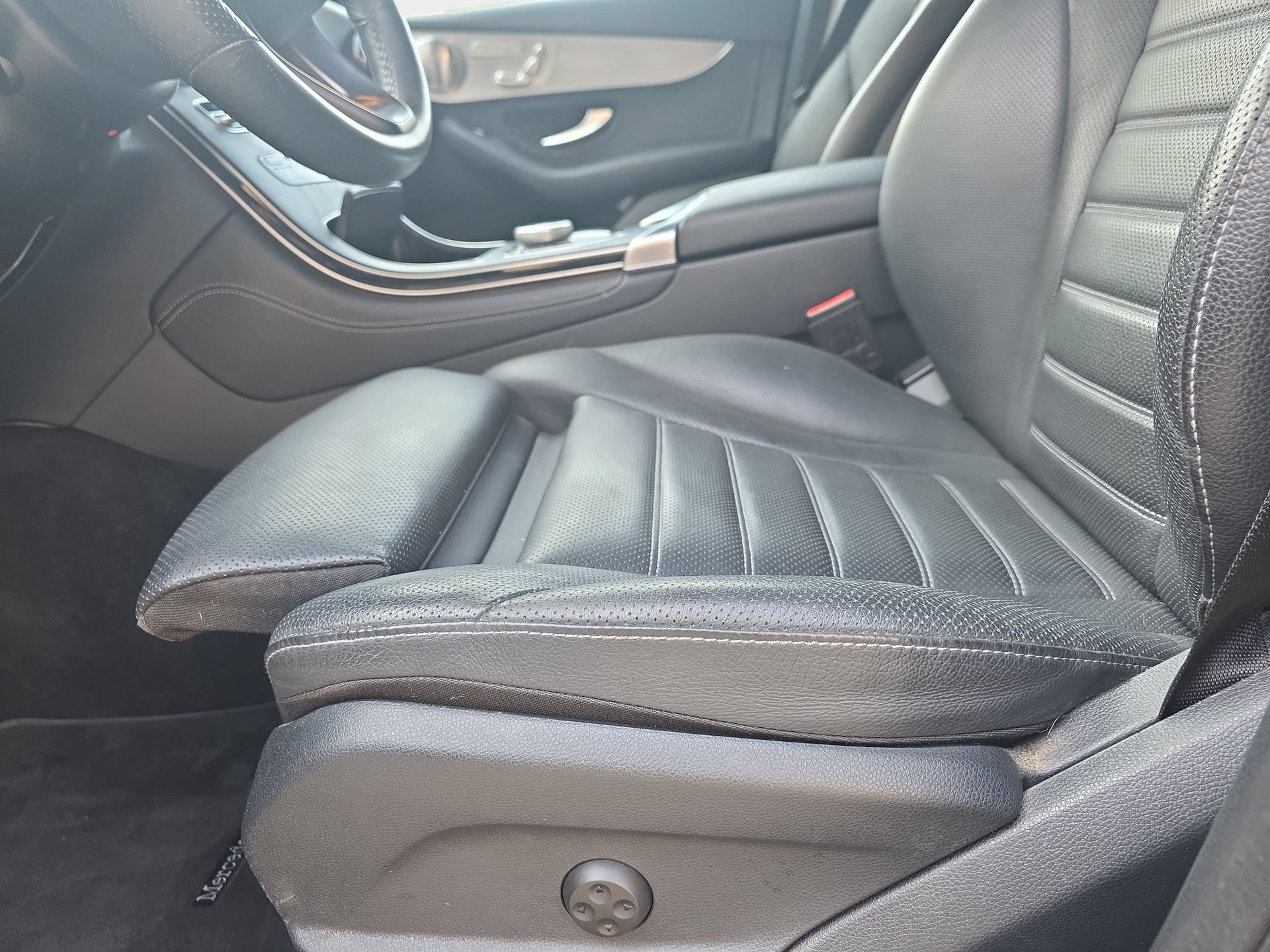 Used 2019 Mercedes-Benz GLC 300 4MATIC image 28