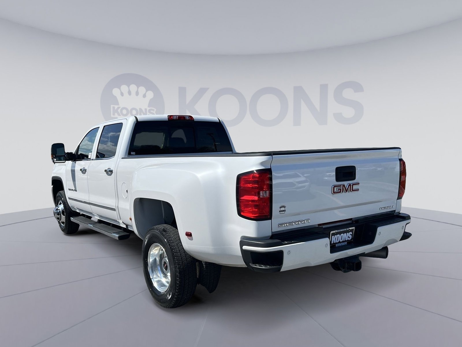 Used 2018 GMC Sierra 3500 Denali w/ Duramax Plus Package image 14