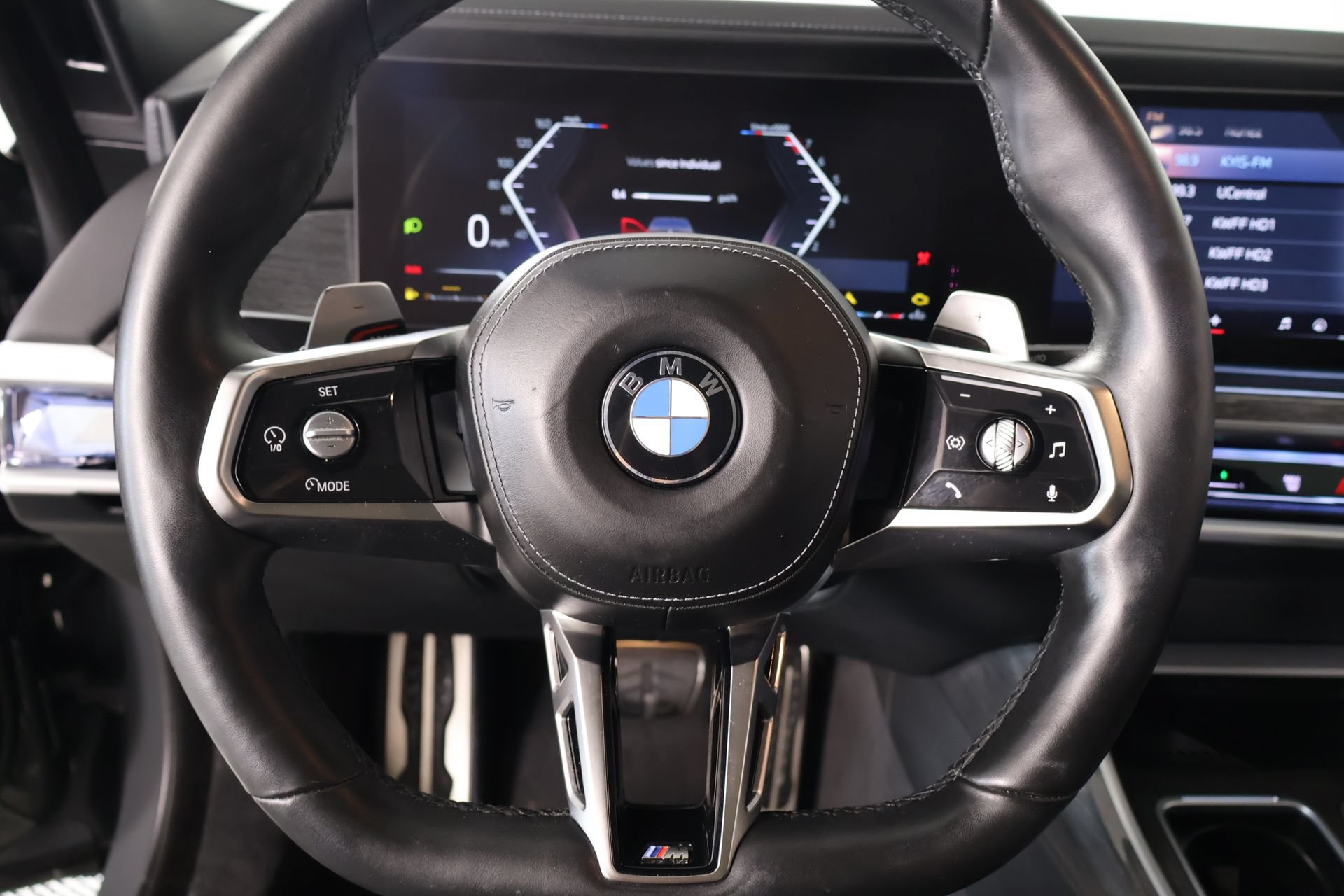 Used 2023 BMW 740i RWD image 3