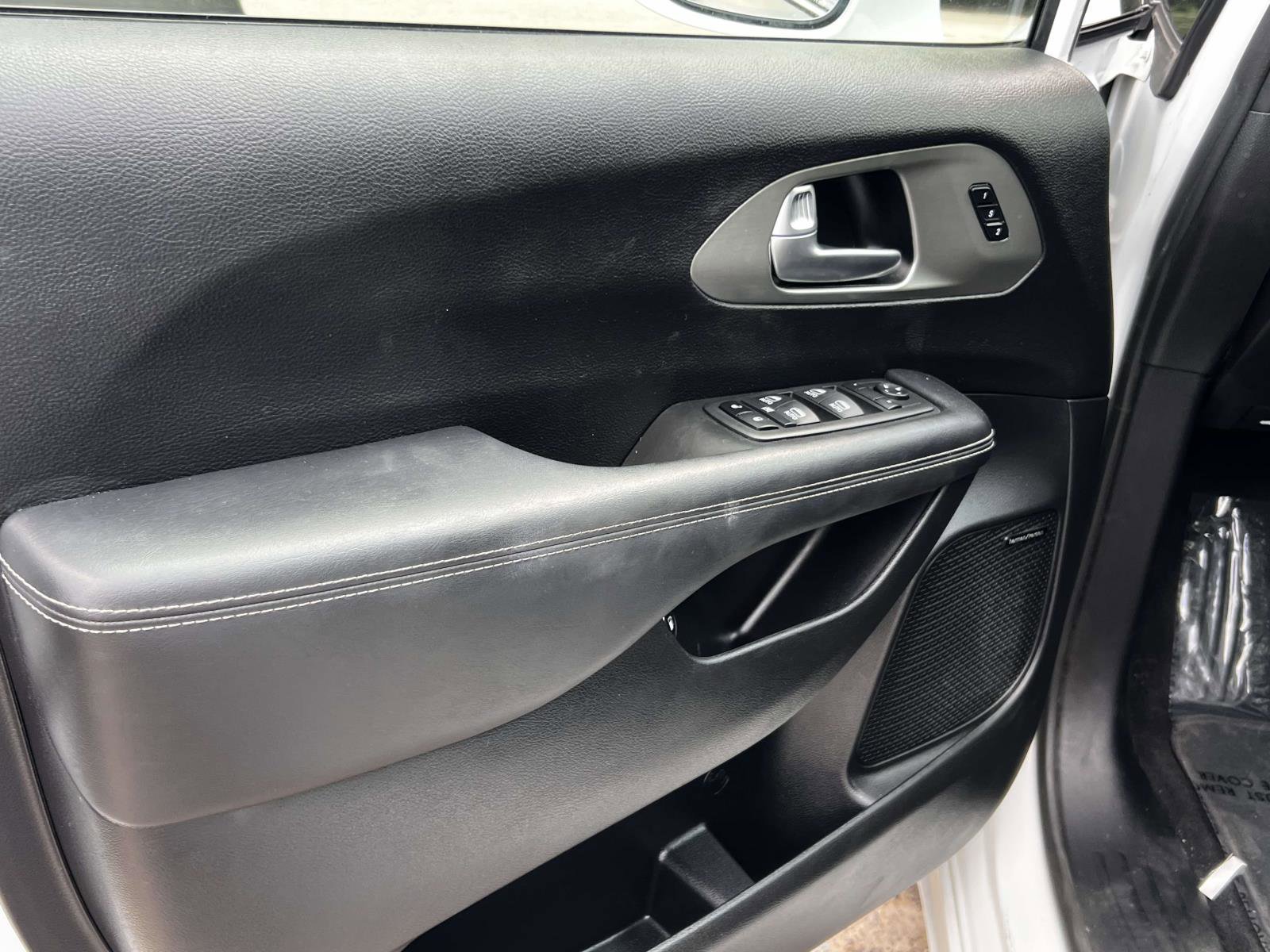 Used 2022 Chrysler Pacifica Limited w/ S Appearance Package image 28